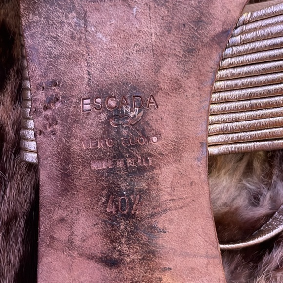 Escada sandals. One-toe heel strap, well worn. A perfect sandal. Size 40 (8ish) - Picture 4 of 4